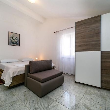 Appartement Marie I Nikola à Krk Town Extérieur photo