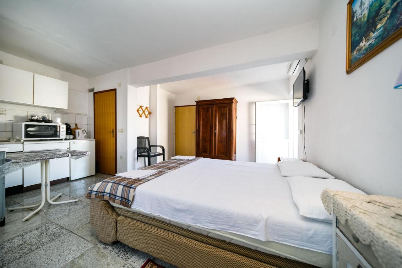 Appartement Marie I Nikola à Krk Town Extérieur photo
