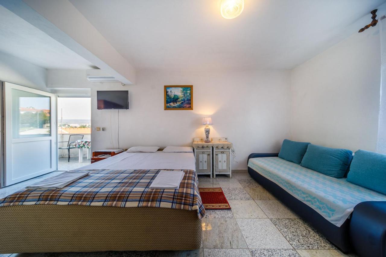 Appartement Marie I Nikola à Krk Town Extérieur photo